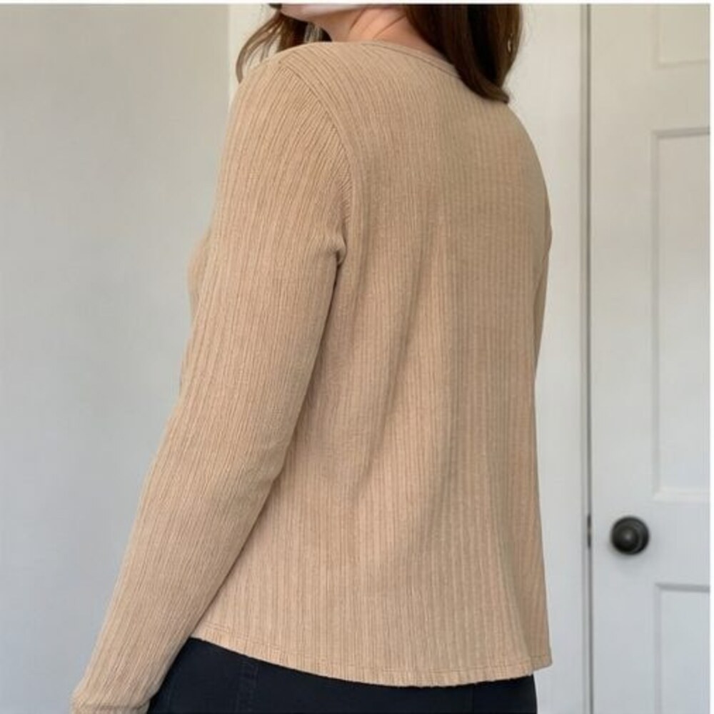Camel Button Blouse - Picture 3 of 6